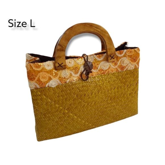 unbranded Handbags - WOMEN'S Handbag Straw / Beach Bag Tote with Wood Handles. Size M